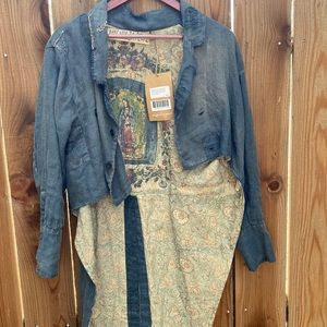 Magnolia pearl tuxedo jacked